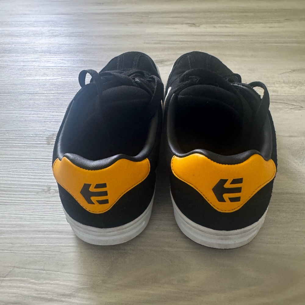 Etnies Black and White Skate Shoe Interior Label - Picture 3 of 5